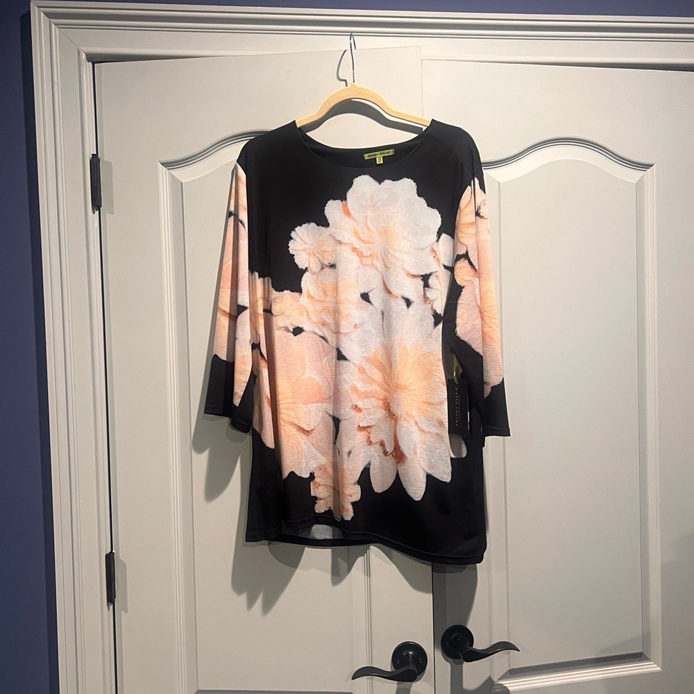 Chic Floral Women's Blouse in Black and Peach